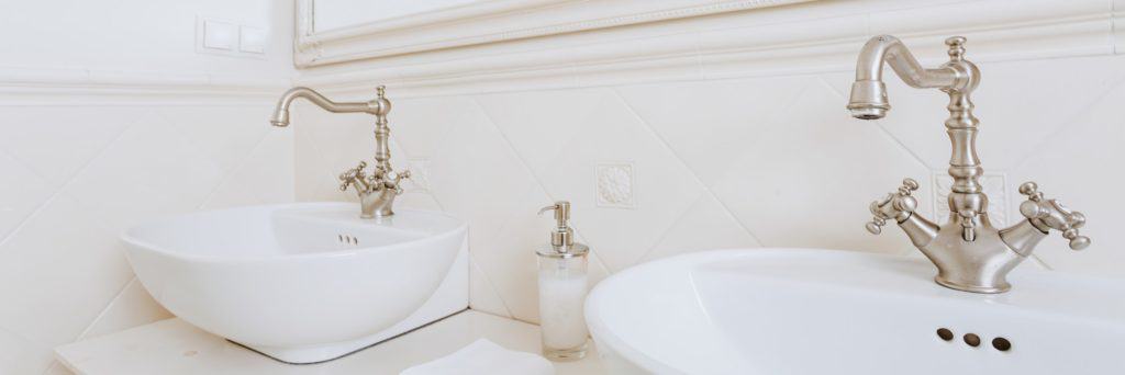 Milyen csaptelepet válasszak a konyhába? Washbasins with vintage style faucets