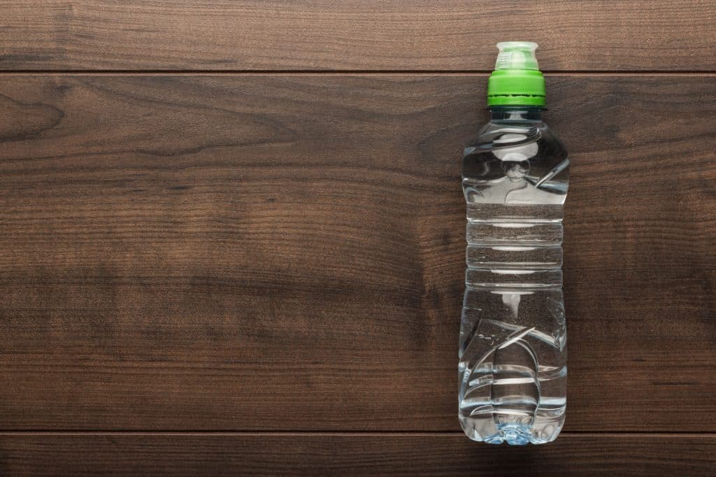 A víz minősége mellett nem mehetünk el szó nélkül, de mégis milyen forrást válasszunk? Plastic Water Bottle On The Table
