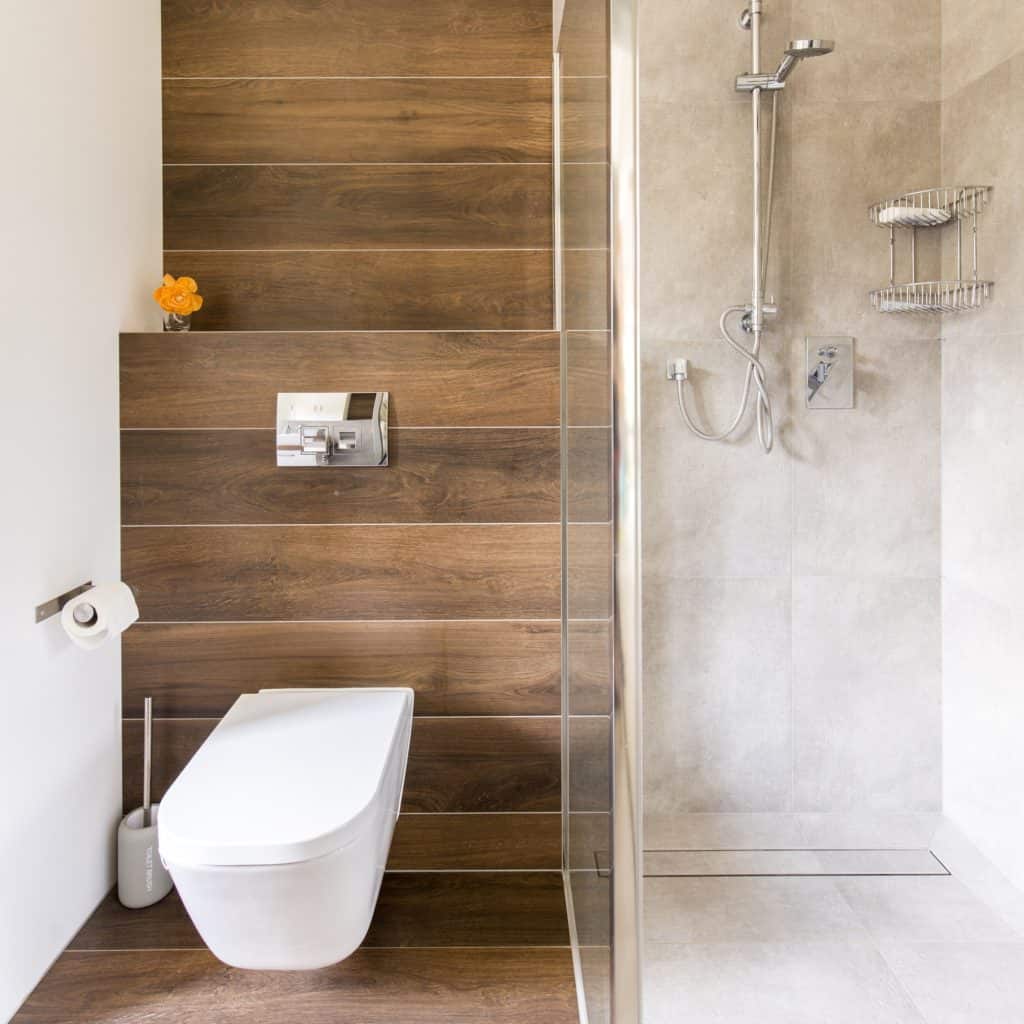 Nem kár a gőzért! Jöhetnek a hideg hétköznapok! Bathroom with wood and travertine decor