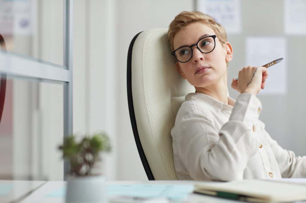 Milyen bútorokat szerezzünk be feltétlenül a gyerekszobába? Contemporary Businesswoman