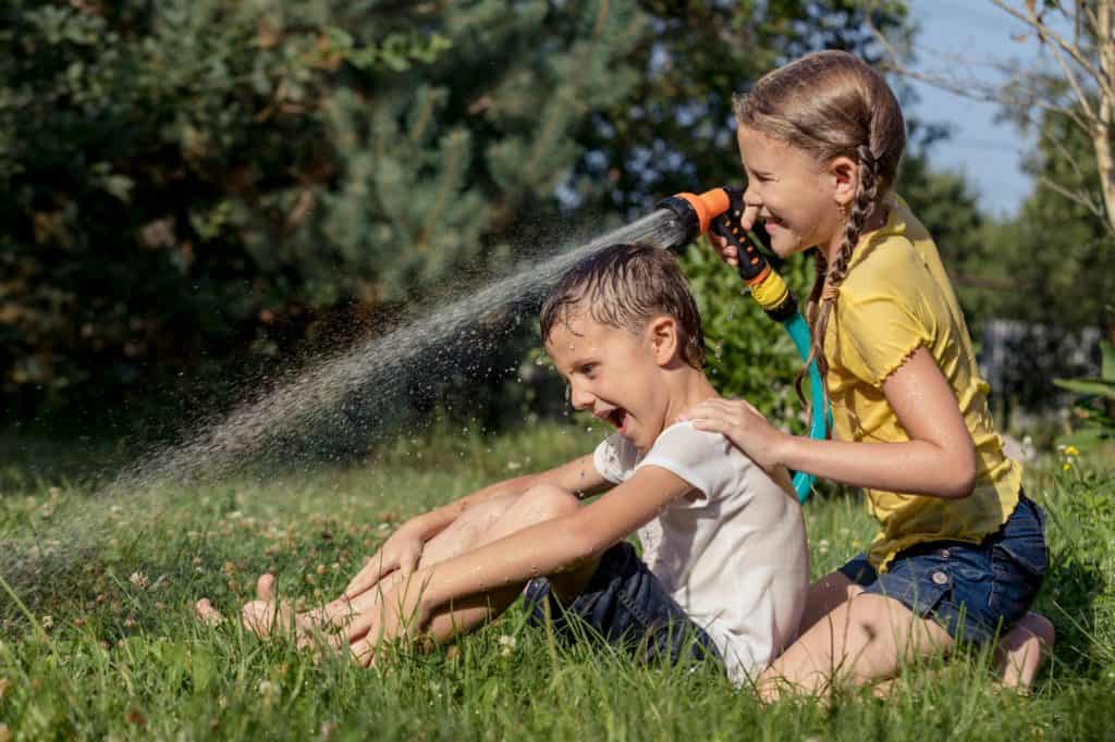 Gyeptelepítés: Szabályok és tanácsok Fű locsolása gyeptelepítés