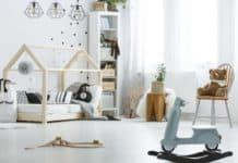 Milyen bútorokat szerezzünk be feltétlenül a gyerekszobába? White, child room with toys
