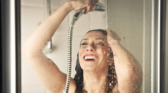 A zuhanykabinban tusolni/időzni jó! A ZUHANYKABINBAN TUSOLNI/IDŐZNI JÓ!