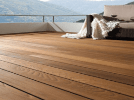 Minőségi kerti bútorokhoz válasszuk a legjobb burkolatot! Fa teraszburkolat megoldás