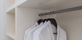 Gardróbszekrény belső ötletek Neked – 5 szempont a tökéletes vásárláshoz white robes with wooden hangers at dressroom.
