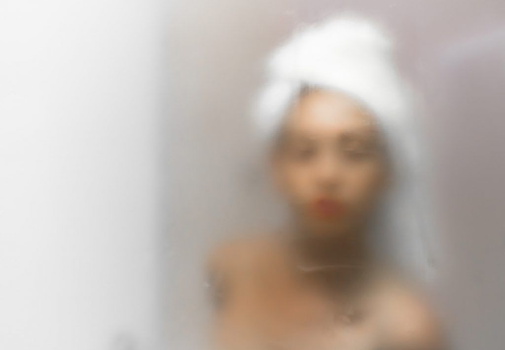 Viszlát pára! Helló én! Woman in bathroom